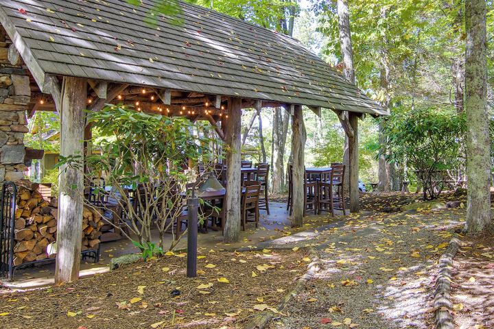 Mtn-view Condo w / Screened Porch in Burnsville!