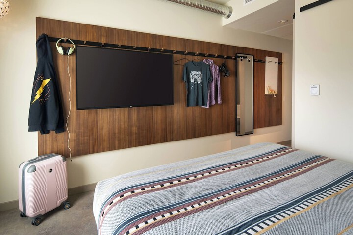Room 13 of 31