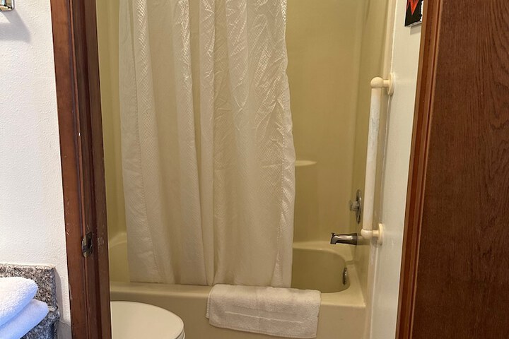 Room 17 of 18