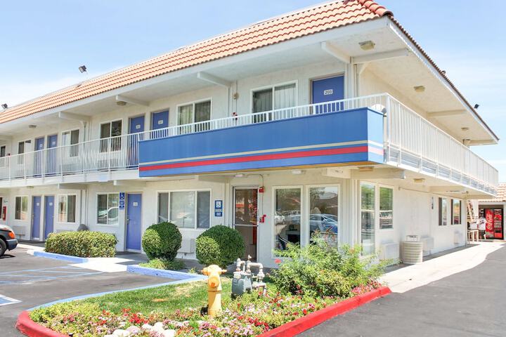 Motel 6 Lancaster CA