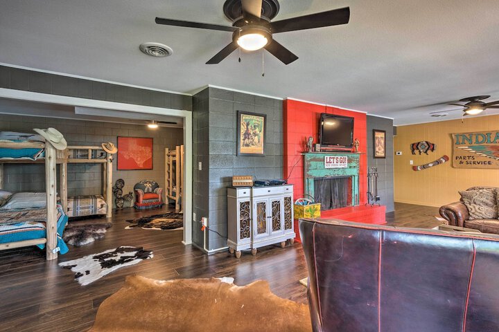 Chic Family-friendly Home With Outdoor Oasis!