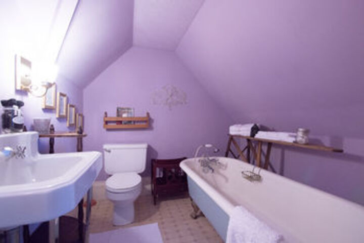 Munzesheimer Manor Bed & Breakfast