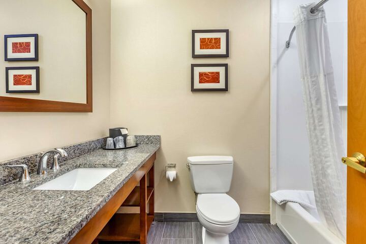 Room 6 of 28