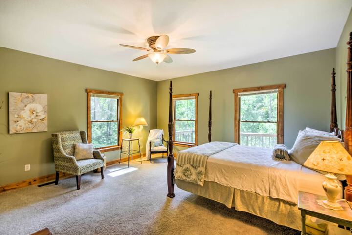 Tryon House w / Hot Tub - Near Equestrian Centers!