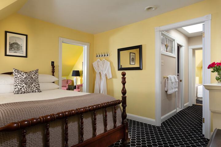 Room 32 of 75