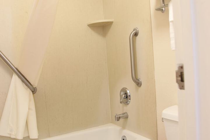 Room 14 of 40