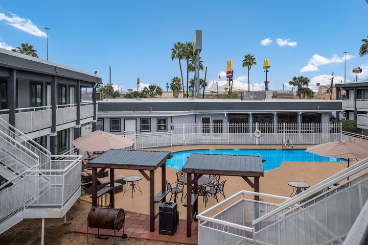 Pool 4 of 26