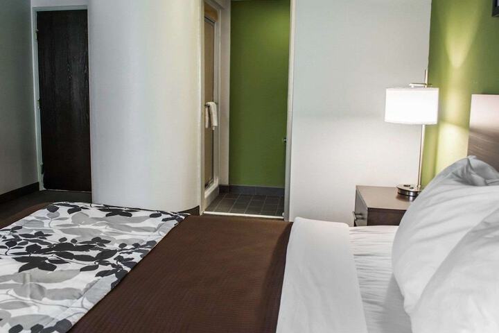 Room 19 of 33
