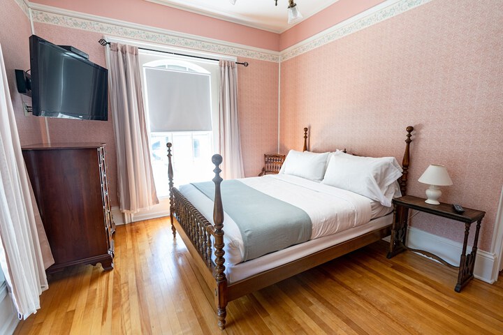 Room 22 of 114