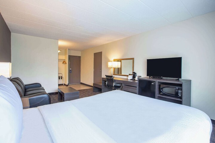 Room 34 of 48