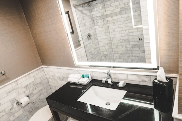 Lord Elgin Hotel
