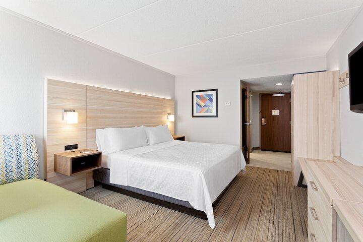 Room 28 of 38