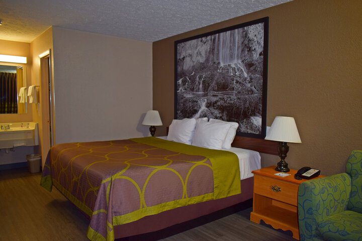 Room 40 of 72