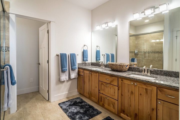Seagate: Starboard coos Bay~premiere Property