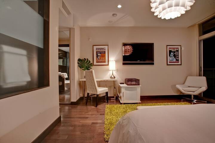 Room 21 of 33