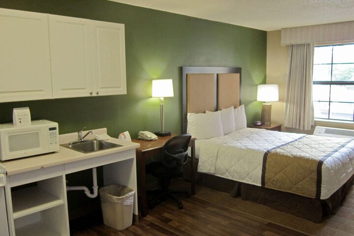 Room 17 of 28