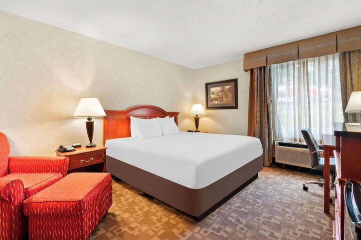 Room 27 of 46