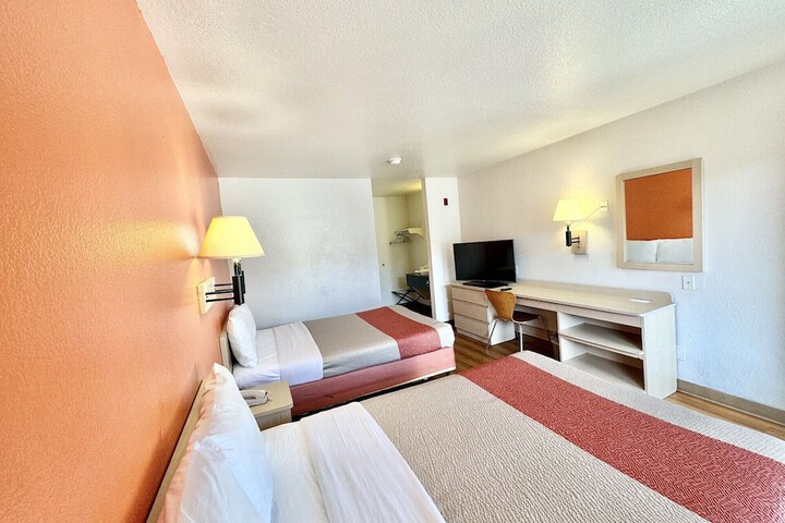 Motel 6 Bellflower CA - Los Angeles