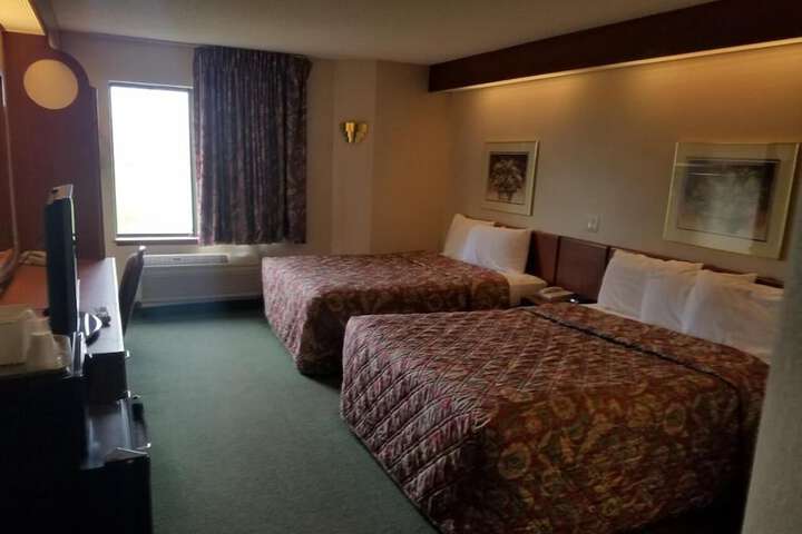 Room 13 of 33