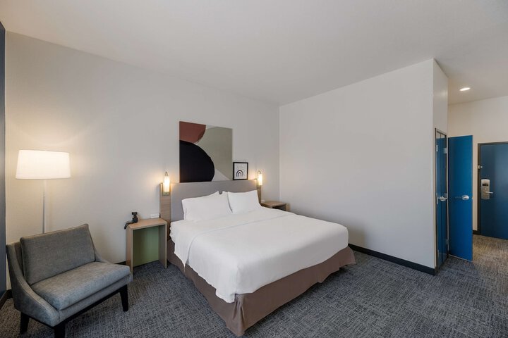 Room 16 of 32