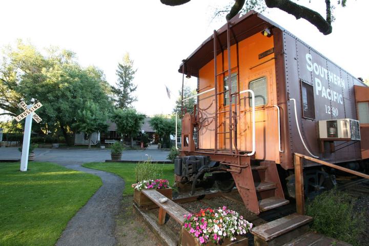 Featherbed Railroad B & B Resort