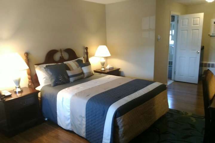 Colonial Inn Seekonk