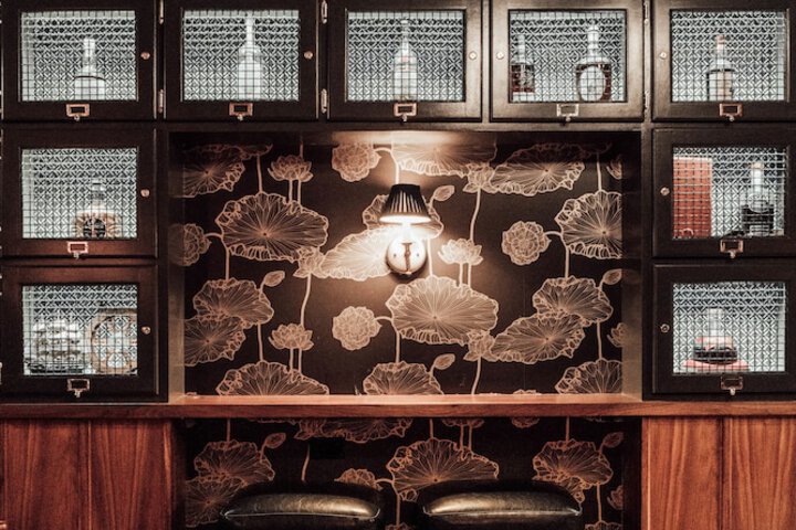 Lounge 76 of 82
