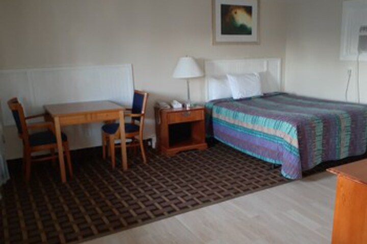 Town Line Motel