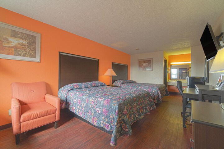 Regency Inn & Suites by OYO Bay City TX