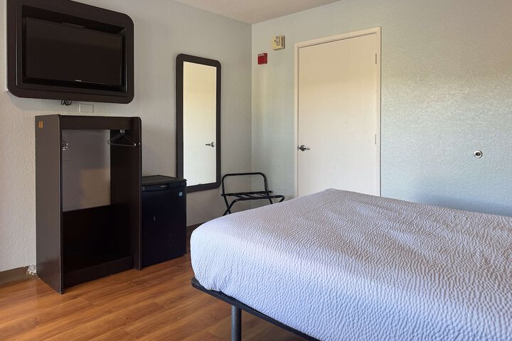 Room 17 of 26