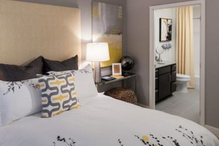 Global Luxury Suites at Park Crest Lofts