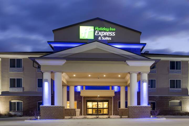 Holiday Inn Express & Suites Nevada by IHG