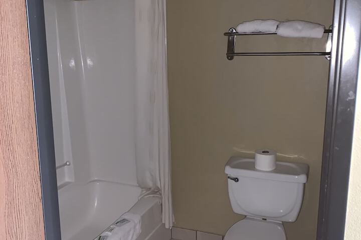 Room 9 of 26