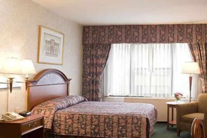 Room 16 of 39