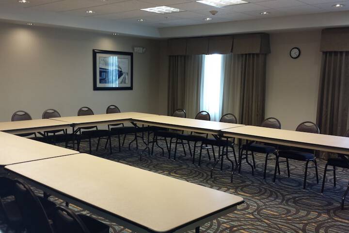 Holiday Inn Express & Suites Nevada by IHG