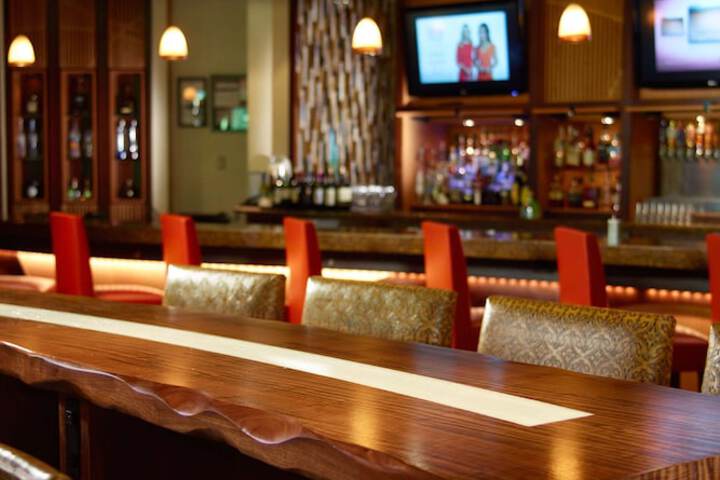 Lounge 53 of 64