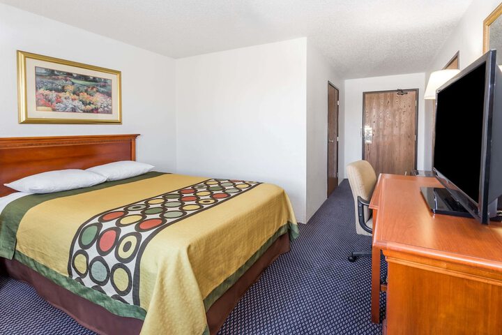 Room 9 of 13