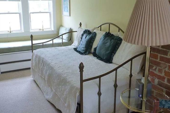 THE TRUMBULL HOUSE BED AND BREAKFAST