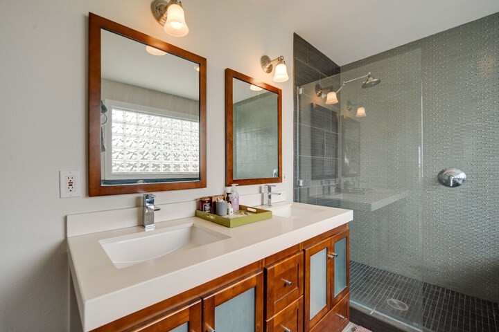 Pet-friendly Texas Retreat w / Deck & Gas Grill!
