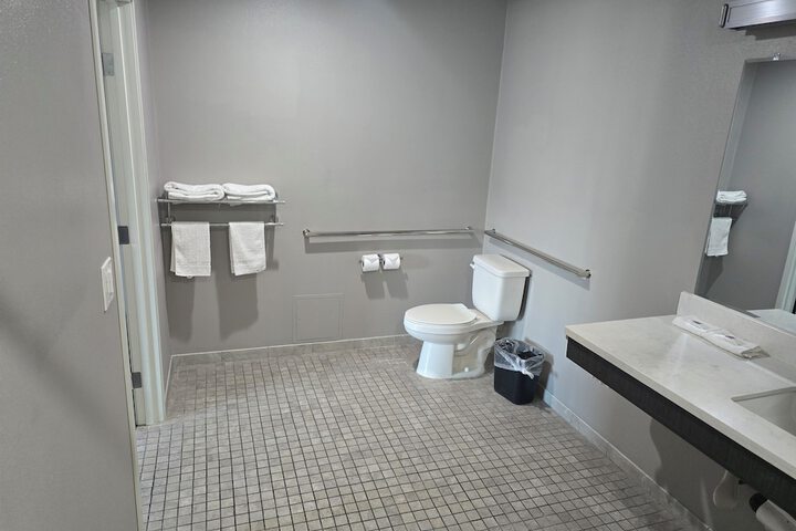 Room 9 of 18