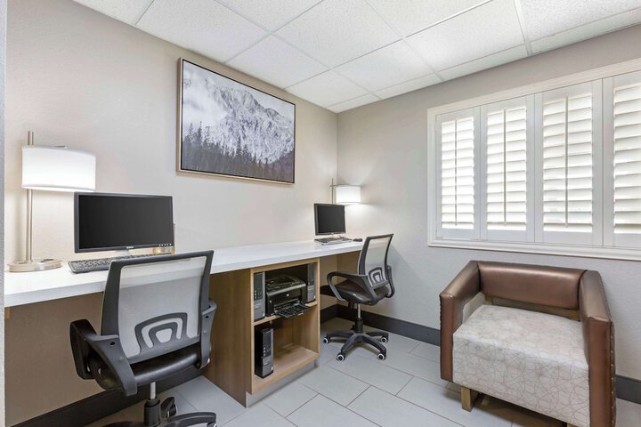 Business Center 43 of 44