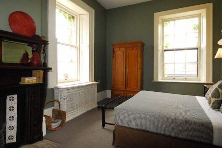 Room 25 of 66