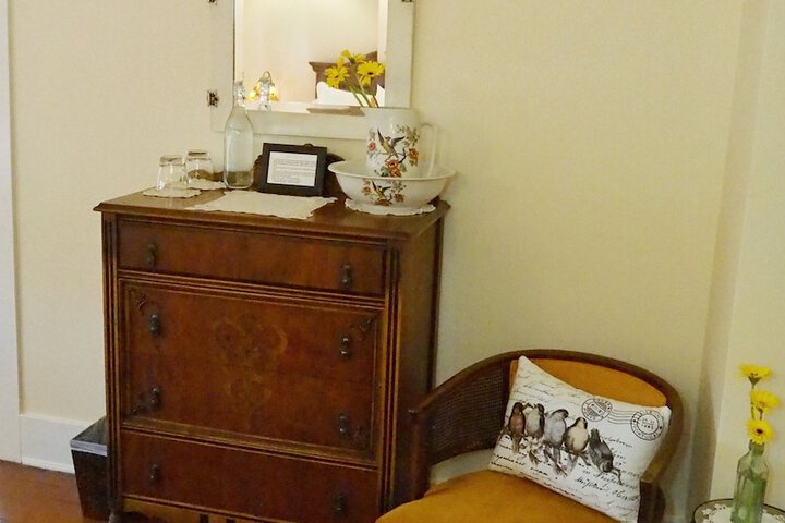 Room 11 of 34