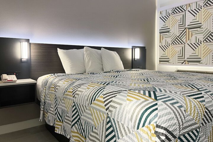 Room 13 of 23