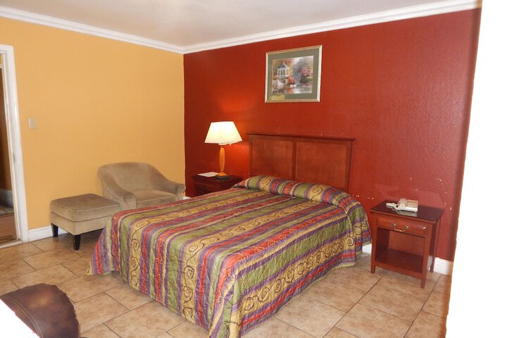 Room 10 of 20