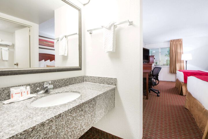 Ramada by Wyndham Enid