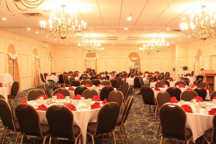 Ballroom/Hall 126 of 142