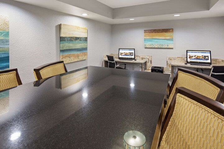 Business Center 23 of 24