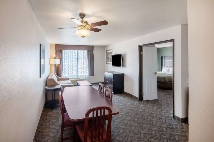 Room 33 of 52