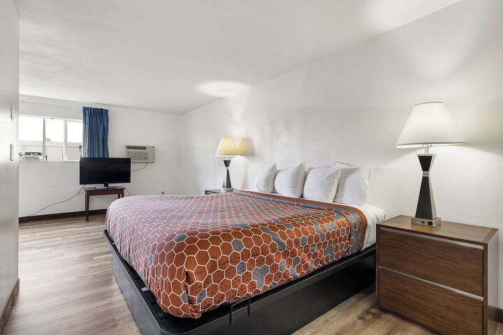Room 15 of 25